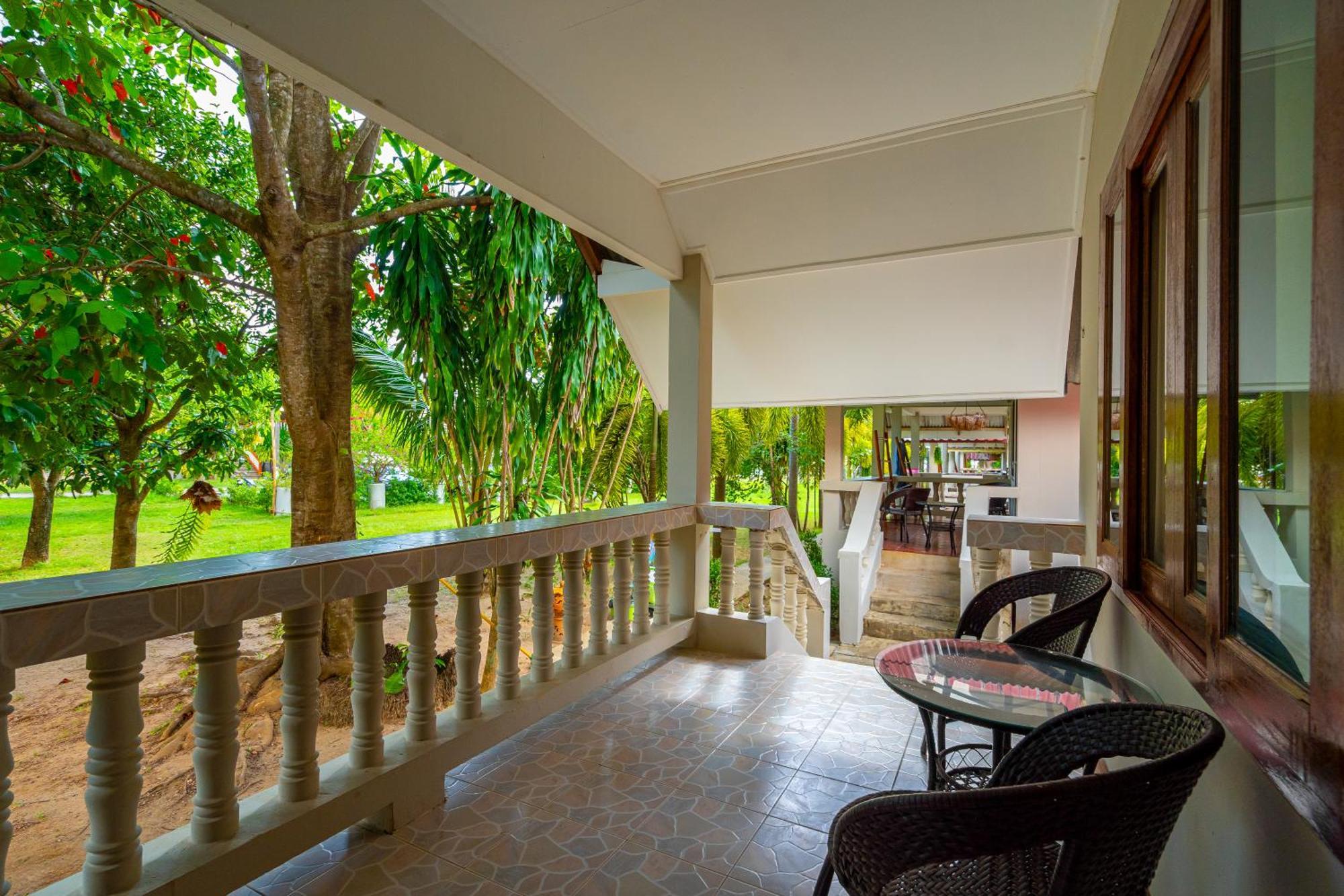 Lanta Beachfront Resort Koh Lanta Ngoại thất bức ảnh