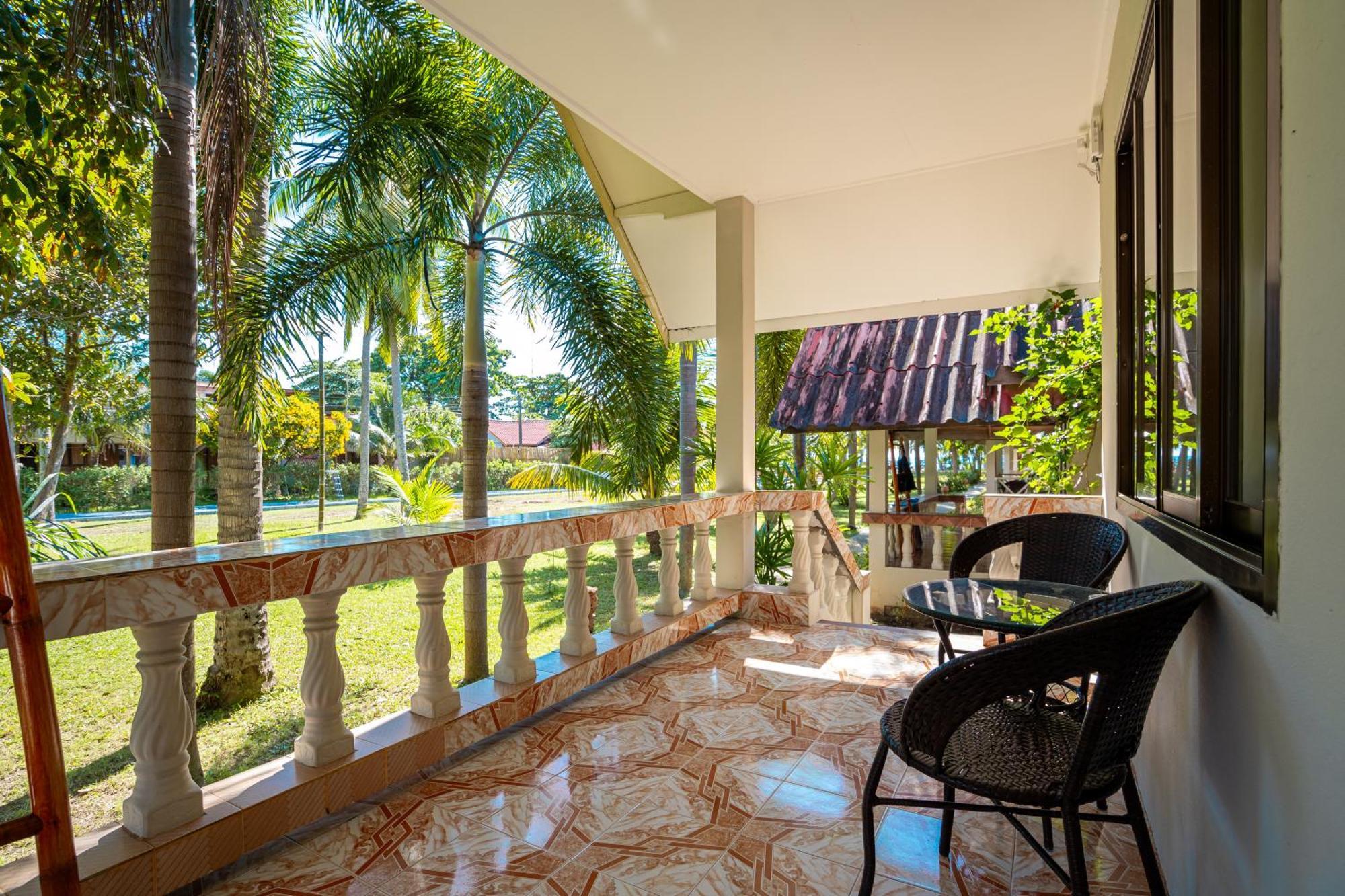 Lanta Beachfront Resort Koh Lanta Ngoại thất bức ảnh